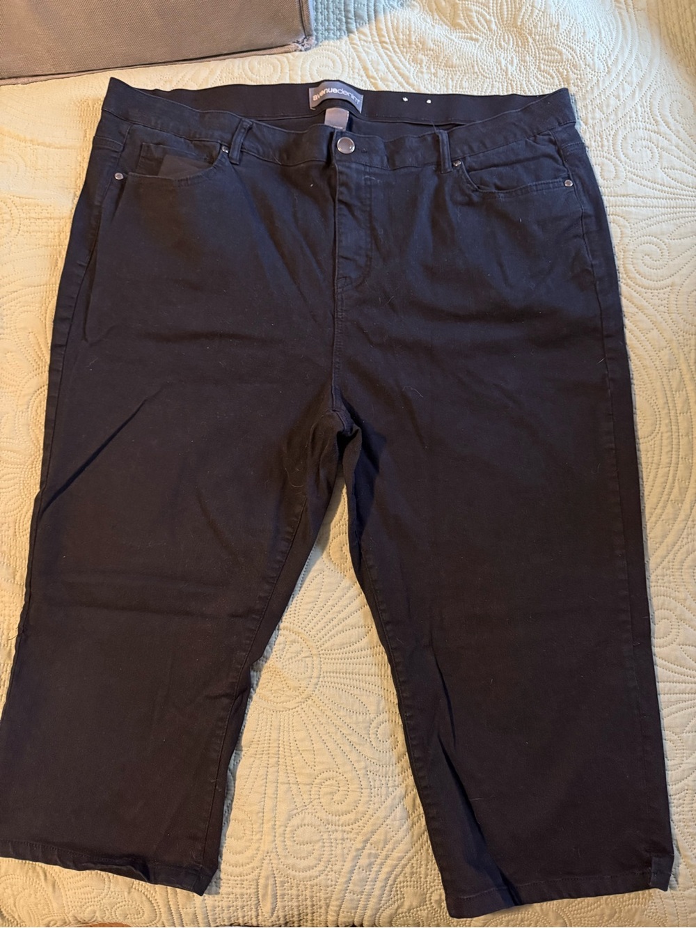 Avenue Black Denim Capri Pants